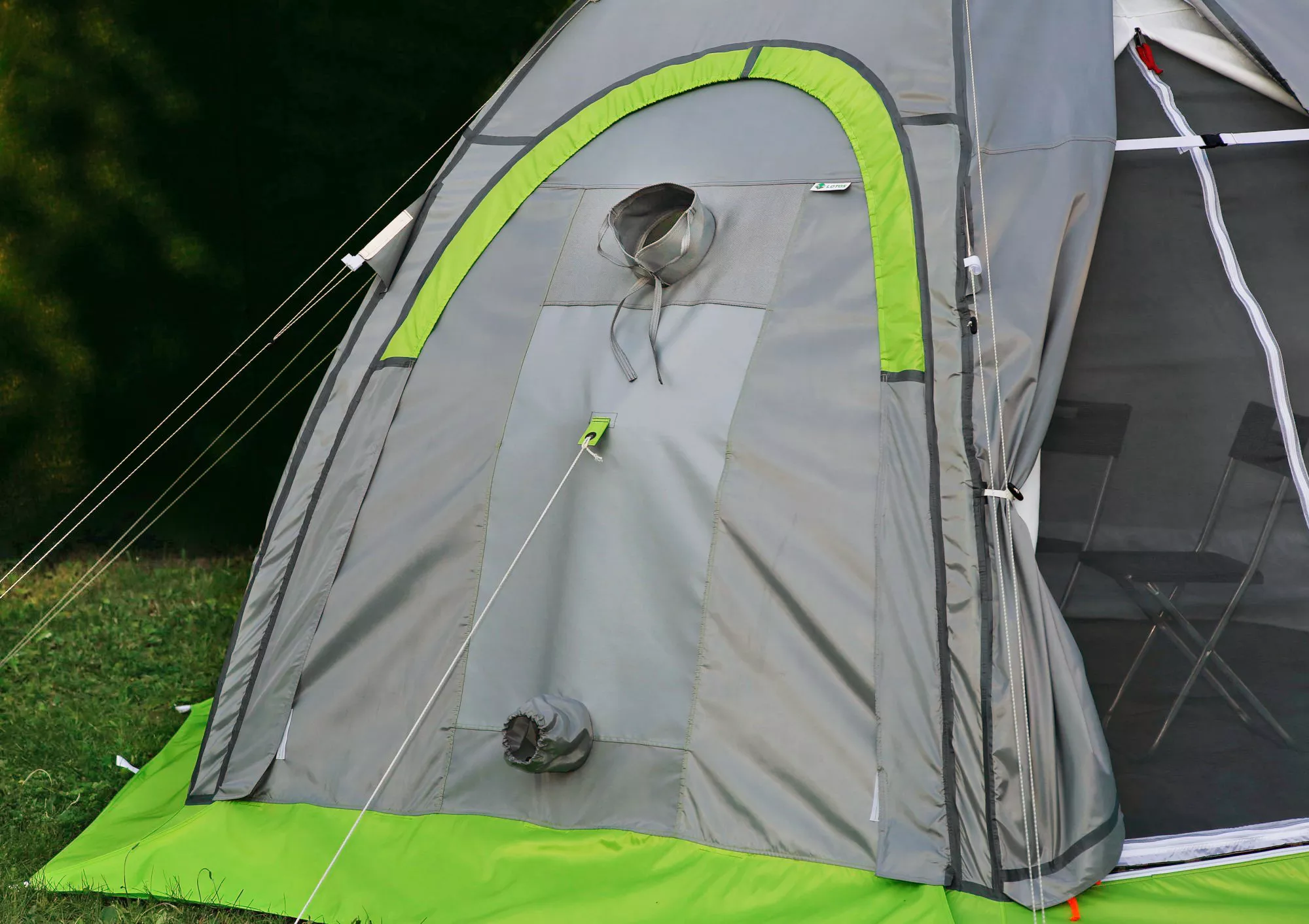 Стенка огнеупорная ЛОТОС 5 (кремнезем) установленная на универсальной палатке Лотос 5 Универсал Спорт