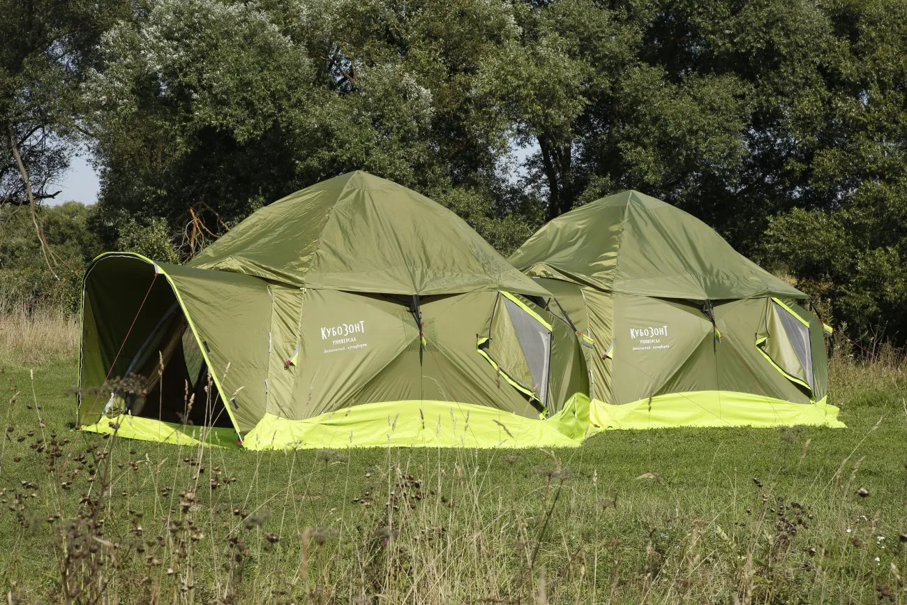 Две палатки КубоЗонт 6-У, соединенные между собой